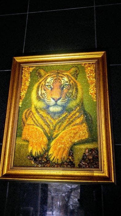 Baltische amber mozaïekafbeelding - ,,Tijger,, - Barnsteen -, Antiquités & Art, Curiosités & Brocante