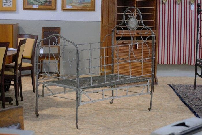 Bed - Smeedijzer, metaalgaas - IJzeren ledikant voor, Antiek en Kunst, Antiek | Overige Antiek