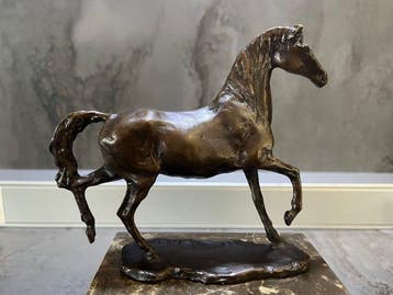Beeldje - Cheval au trot daprès Louis Albert Carvin - Brons