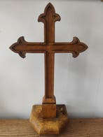 Antiek Frans houten gotisch kruis op sokkel - Hout -