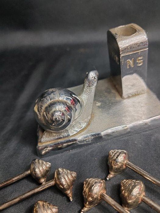 Messensteun (9) - escargot - zilverkleurig, Antiek en Kunst, Antiek | Meubels | Tafels