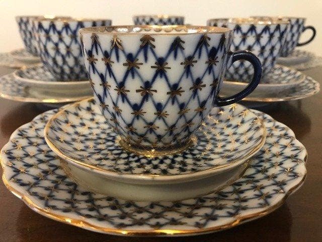 Lomonosov Imperial Porcelain Factory - Anna Yatskevich,, Antiquités & Art, Antiquités | Meubles | Tables