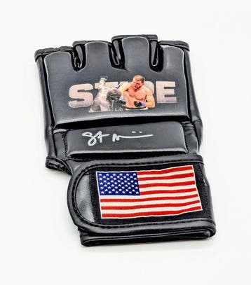 Stipe Miocic - Gesigneerde MMA-handschoen -