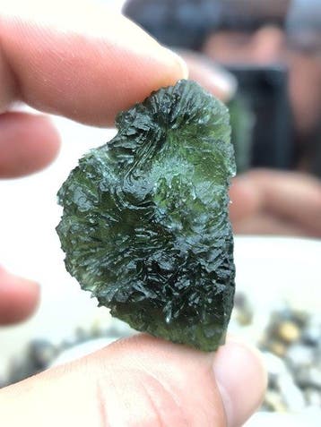 Moldaviet uit Nesm, Zuid-Bohemen - Hoogte: 39 mm -, Verzamelen, Mineralen en Fossielen