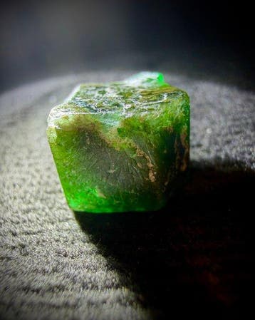 Émeraude Brut. 7,95 ct. Cristal émeraude vert de première