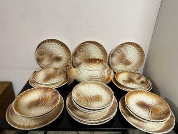 Serveerset voor vis - Geglazuurde faience / aardewerk -