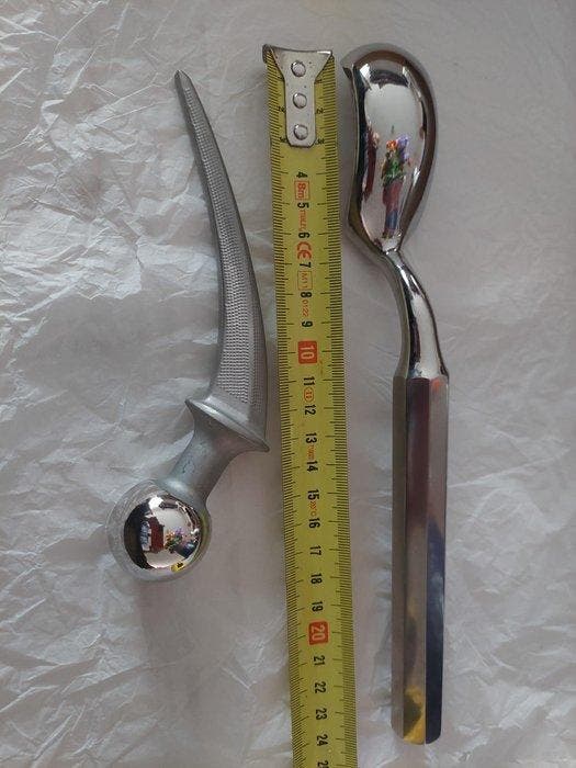 Medisch instrument (2) - Metaal - Heup prothese + beitel, Antiek en Kunst, Antiek | Wandborden en Tegels