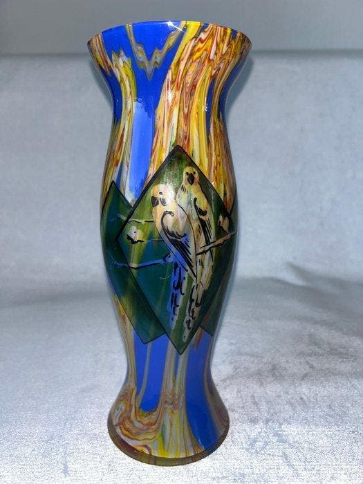 Boheemse fabriek - Glazen art deco vaas met papegaaien decor, Antiquités & Art, Antiquités | Verre & Cristal