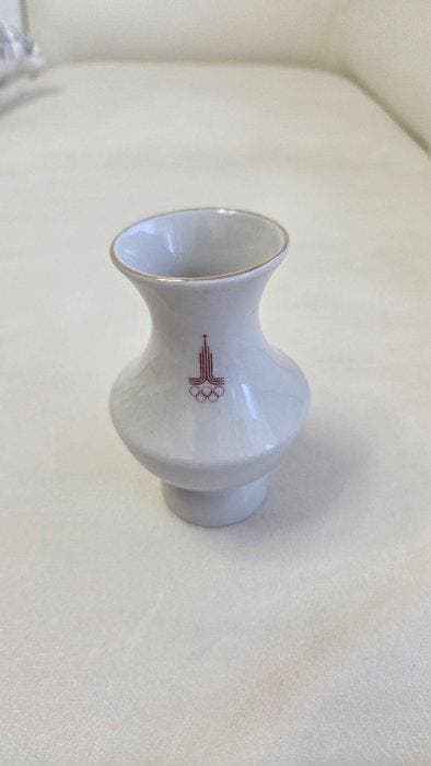 Souvenir porcelain mid vase produced for the 1980 Summer, Collections, Collections Autre