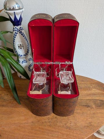 Trompe loeil - Armoire à liqueurs - Verre, Bois, Cuir -