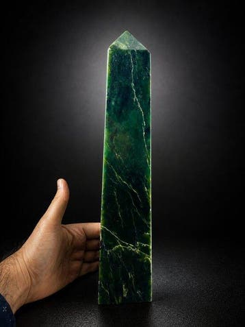 Jade - Toren - enorme obelisk - natuurlijk steen - intens