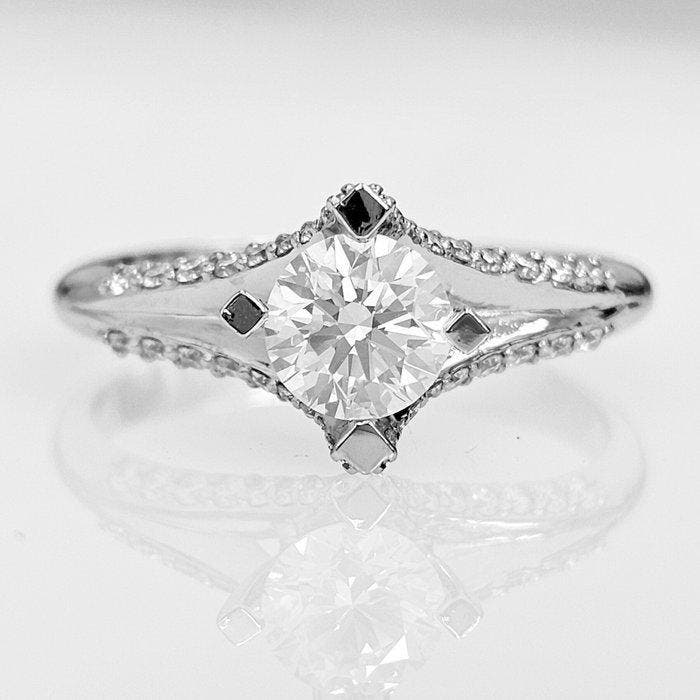 Ring - 14 karaat Witgoud - 1.06ct. tw. Diamant (Natuurlijk), Handtassen en Accessoires, Ringen