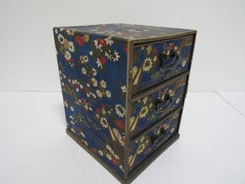Doos - Hout - Kleine 3-laags ladekast.