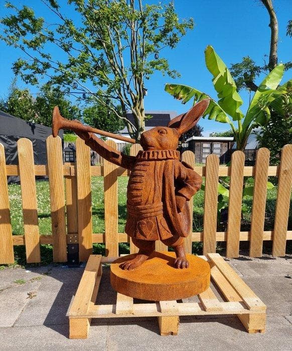 Beeld, XL: Alice in Wonderland Rabbit - 88 cm - IJzer - 2026, Antiquités & Art, Curiosités & Brocante