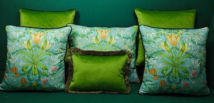 Ensemble de coussins avec tissu Morris & Co, garniture, Antiquités & Art, Art | Objets design