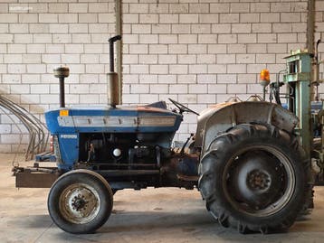 Ford Super Dexta 3000 2WD tractor