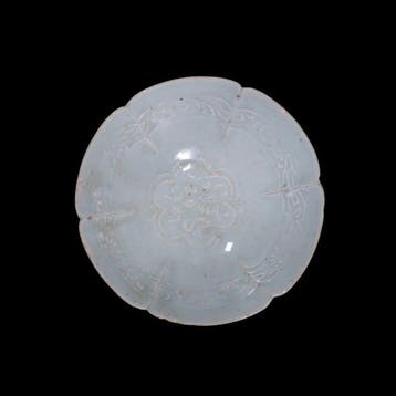 Kom - Qingbai - Foliated - Molded Plum Blossom Pattern -