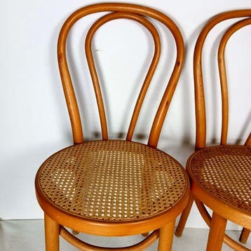 Waarschijnlijk voormalig Thonet-fabriek in Roemenië