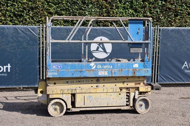 Veiling: Schaarlift Elektrisch, Zakelijke goederen, Machines en Bouw | Liften, Steigers en Ladders, Ophalen
