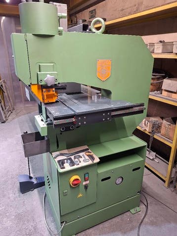 Peddinghaus Hydraulic 502 met Cnc positioneertafel Pehu XL, Ophalen