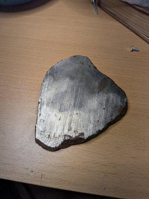 IJzer meteoriet - Hoogte: 0.9 cm - Breedte: 9 cm - 620 g, Verzamelen, Mineralen en Fossielen