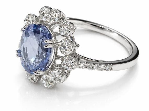 Ring - 18 karaat Witgoud - 3.69ct. tw. Saffier - Diamant, Handtassen en Accessoires, Ringen