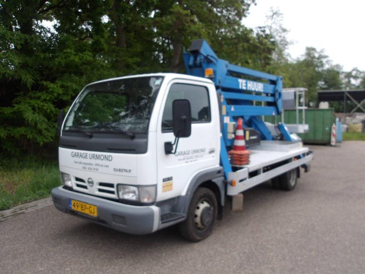 Veiling: Autohoogwerker Nissan Cabstar Diesel 17.8m 2004, Articles professionnels, Machines & Construction | Ascenseurs, Échafaudages & Échelles