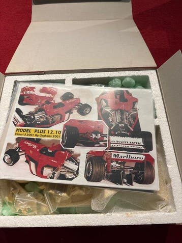 Model Plus 1:12 - Model bestelwagen - Ferrari F1 2001 GP, Nieuw