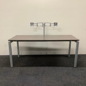 bureau 180x80 cm, hoogte verstelbaar, vv dubbele monitorarm,, In hoogte verstelbaar, Gebruikt