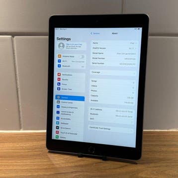 Apple iPad (5th generation) 128GB Wifi - Mobiele telefoon, Nieuw
