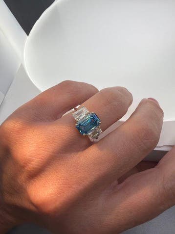 Ring - 14 karaat Geel goud - 5.14ct. tw. Blauw Diamant