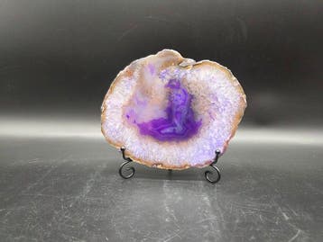 Dalle d’agate cristalline + socle - Hauteur : 19.5 cm -
