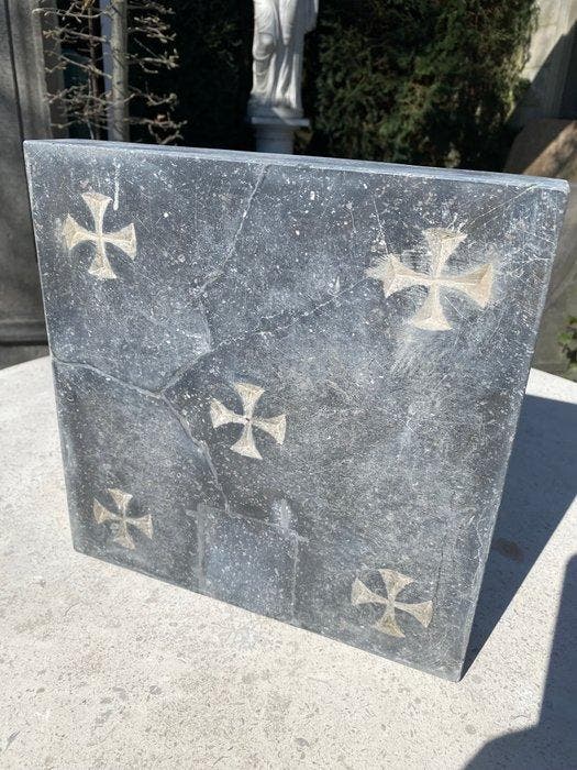 Heilig altaarsteen - Decoratief element met Chrismon (2) -, Antiek en Kunst, Kunst | Niet-Westerse kunst