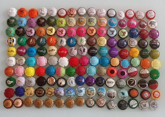 Champagne capsules (150) - Metaal - Prachtig kapsellot, Antiek en Kunst, Antiek | Speelgoed