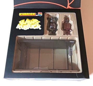 Kaws (1974) - KAWS Kubrick - Bus Stop Suite 1 - Medicom Toy