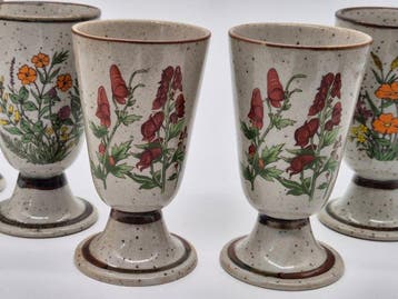 Keramik-Becher – Set aus sechs Kelchen – Handbemalte