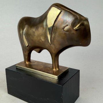 Robert Dyrcz - The bull - bronze, Antiek en Kunst
