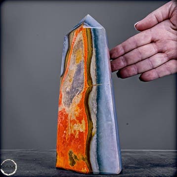 Indrukwekkende veelkleurige jaspis obelisk – Een uniek