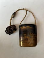 Inro met heel mooi makie-werk met een hert in een landschap,