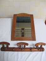 Spiegel (2)- Spiegel met geslepen glas en rozet en kapstok, Antiek en Kunst, Curiosa en Brocante