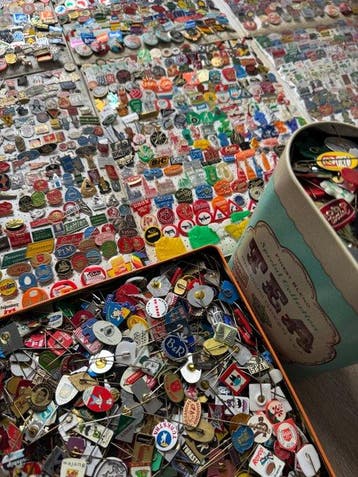 Badge à épingler Grote partij Speldjes in 4 Albums + 2
