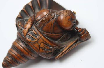 Zeer fijne Benkei in horagai netsuke - Hout - Japan - Edo, Antiek en Kunst
