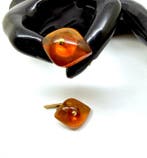 Oude manchetknopen met Baltische barnsteen cabochons -