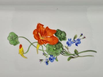 Meissen - Kuchenplatte Bunte Blume mit Goldrand - Schaal -, Antiek en Kunst