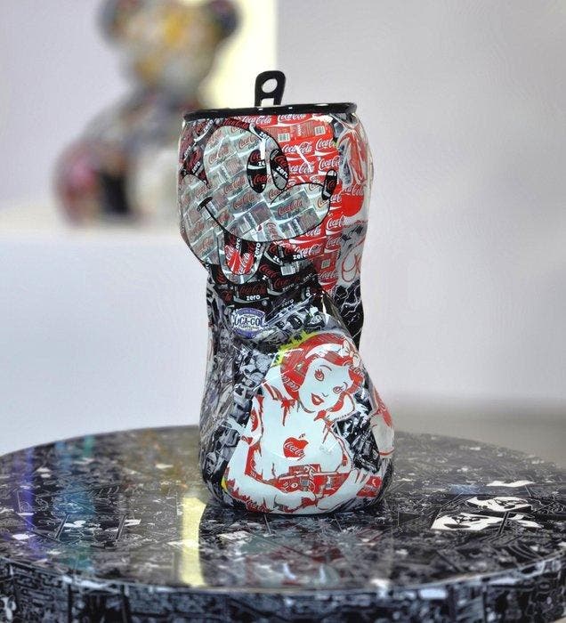 Patryk Konrad - Coca Cola Crushed Collage Sculpture -, Antiquités & Art, Art | Objets design