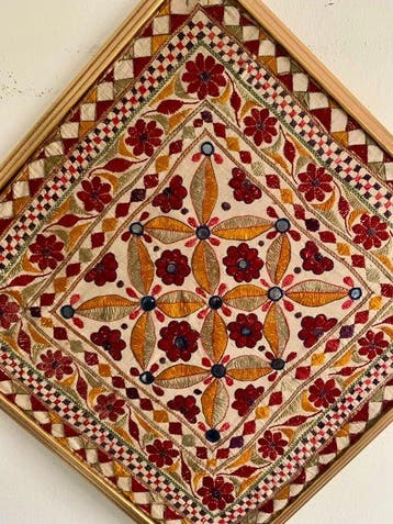 Panneau - coton, perles et miroirs - broderie éthnique de