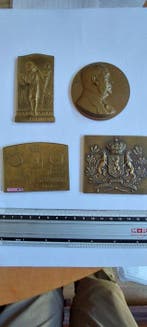 België. Lot 4 stuks Penningen Congo Vrijstaat en Belgisch, Postzegels en Munten