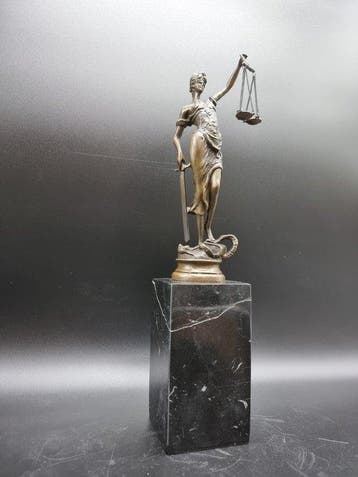 Beeld, Bronze Lady of Justice - 33cm - 33 cm - Brons, Marmer