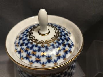 Lomonosov Imperial Porcelain Factory - Suikerkom (2) -