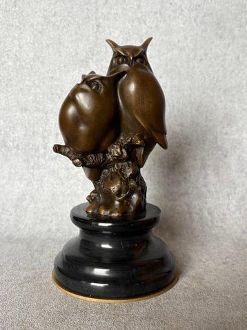 Beeld, Twee uilen op tak. Naar: L.Bistolti - 18 cm - Brons,, Antiek en Kunst